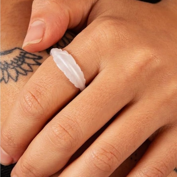 QALO Women’s Pearl Serene Ring - Size 4 - Picture 1 of 3